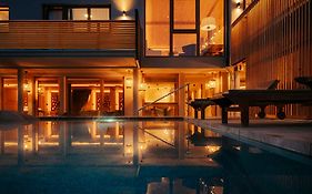 Helmhotel
