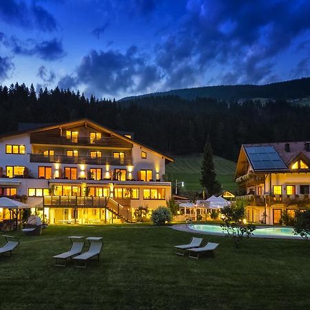 Helmhotel San Candido Esterno foto