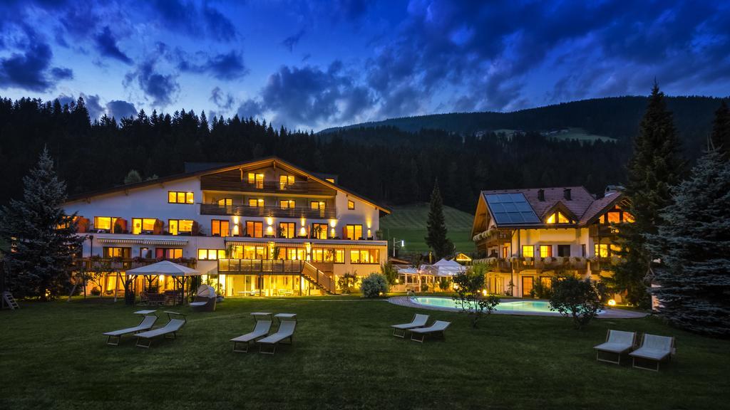 Helmhotel San Candido Esterno foto