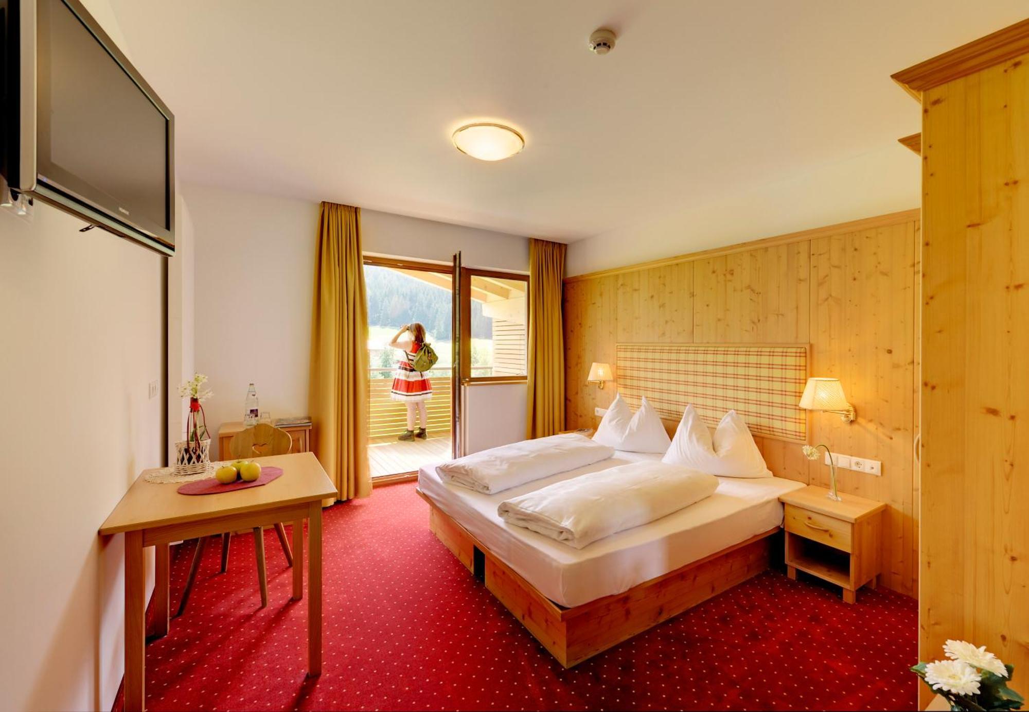 Helmhotel San Candido Esterno foto