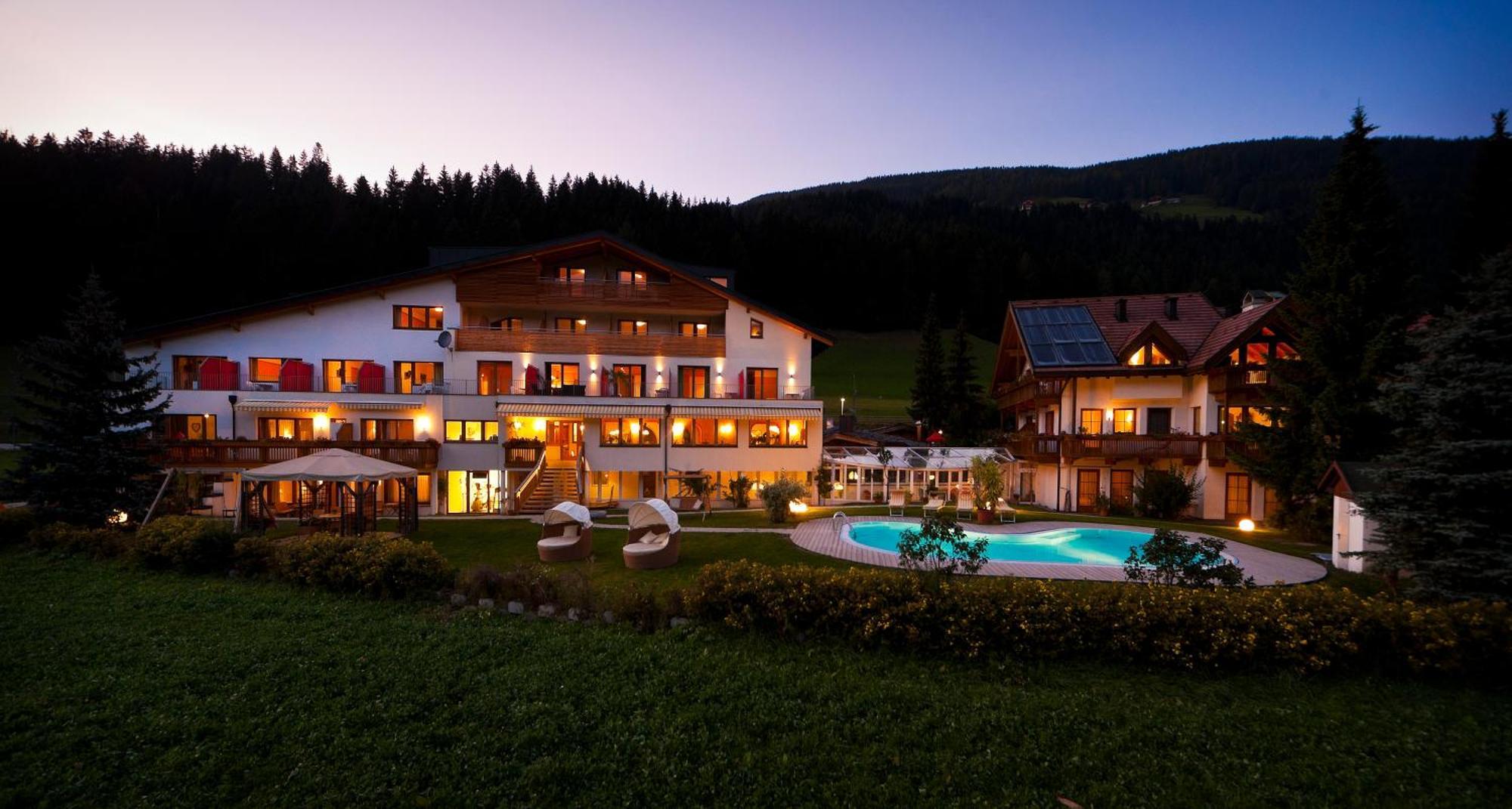 Helmhotel San Candido Esterno foto