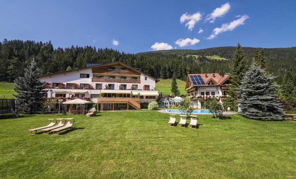Helmhotel San Candido Esterno foto