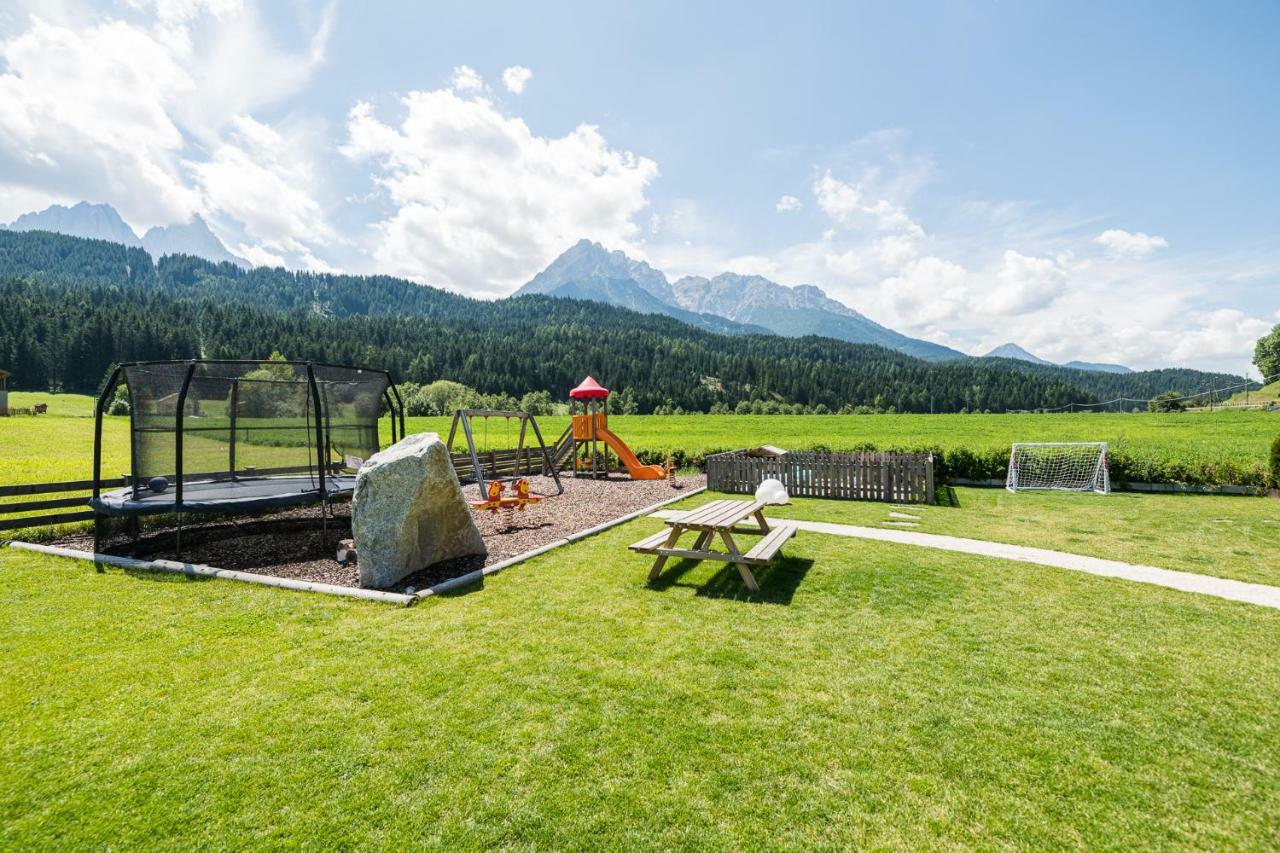 Helmhotel San Candido Esterno foto