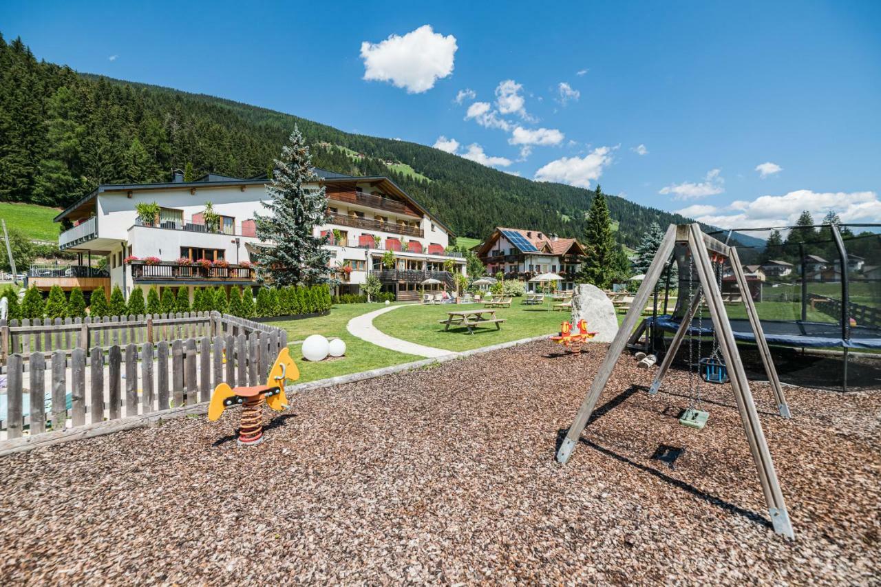 Helmhotel San Candido Esterno foto